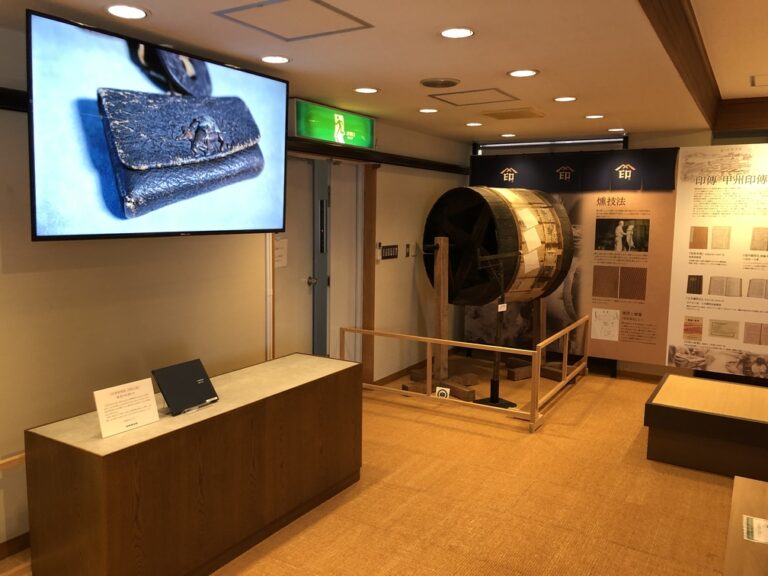 山梨の伝統工芸“甲州印伝”の歴史と文化を伝える「印傳博物館」。今、世界へと羽ばたく! » HKPツアーズ